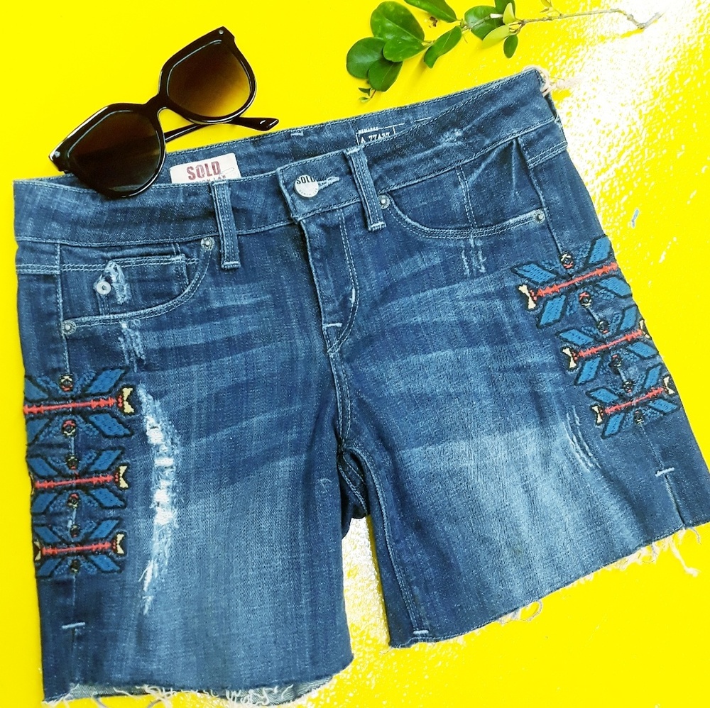 DESIGN LAB Embroidered Shorts NWT